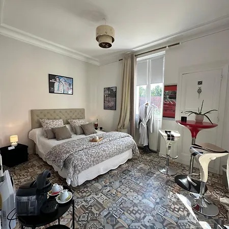 Maison De Maitre Proche Circuit 24 Hrs Du Mans Bed & Breakfast